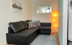 Central Birmingham Modern Apt